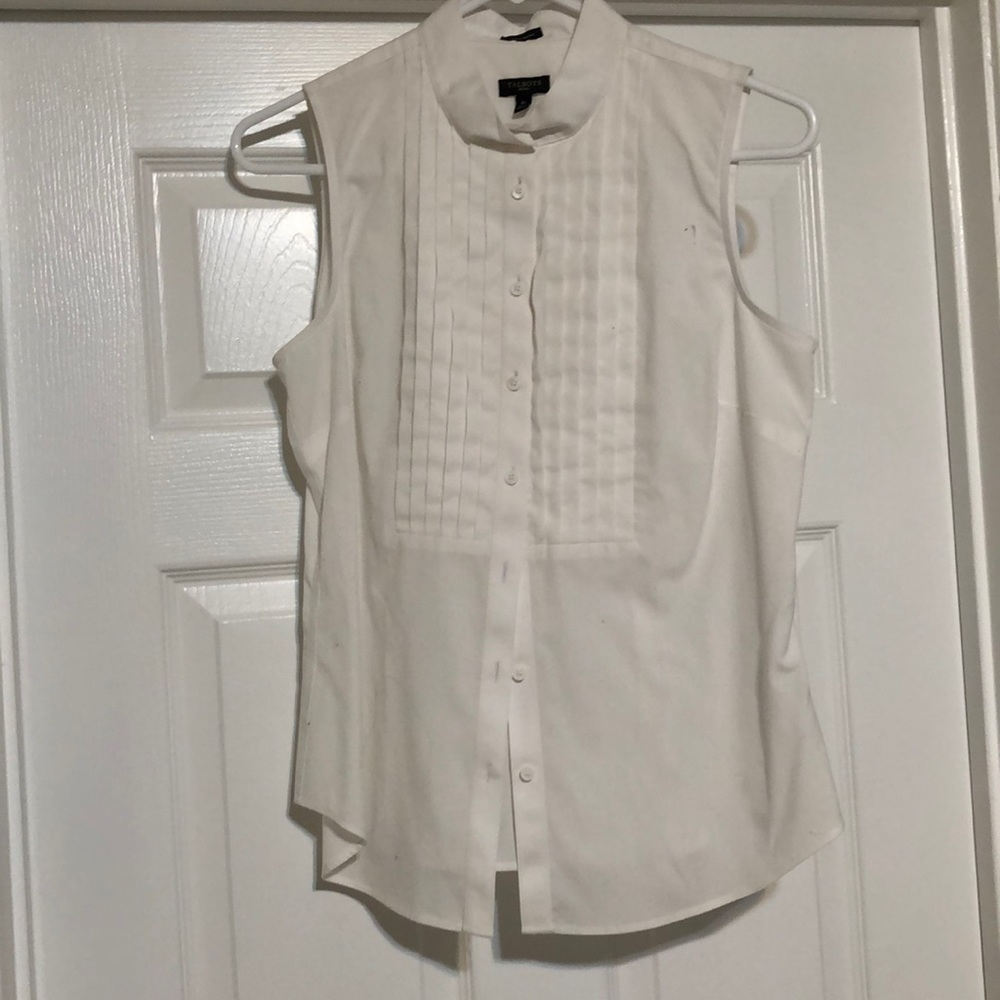 White sleeveless shirt